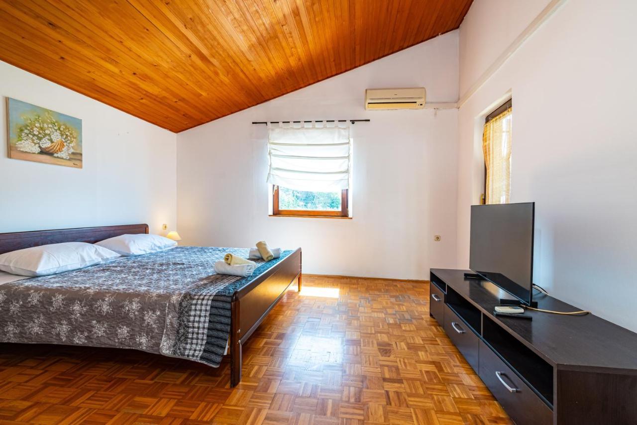 Apartment Sea And Mountain With Pool Novigrad (Dalmatia) Room photo