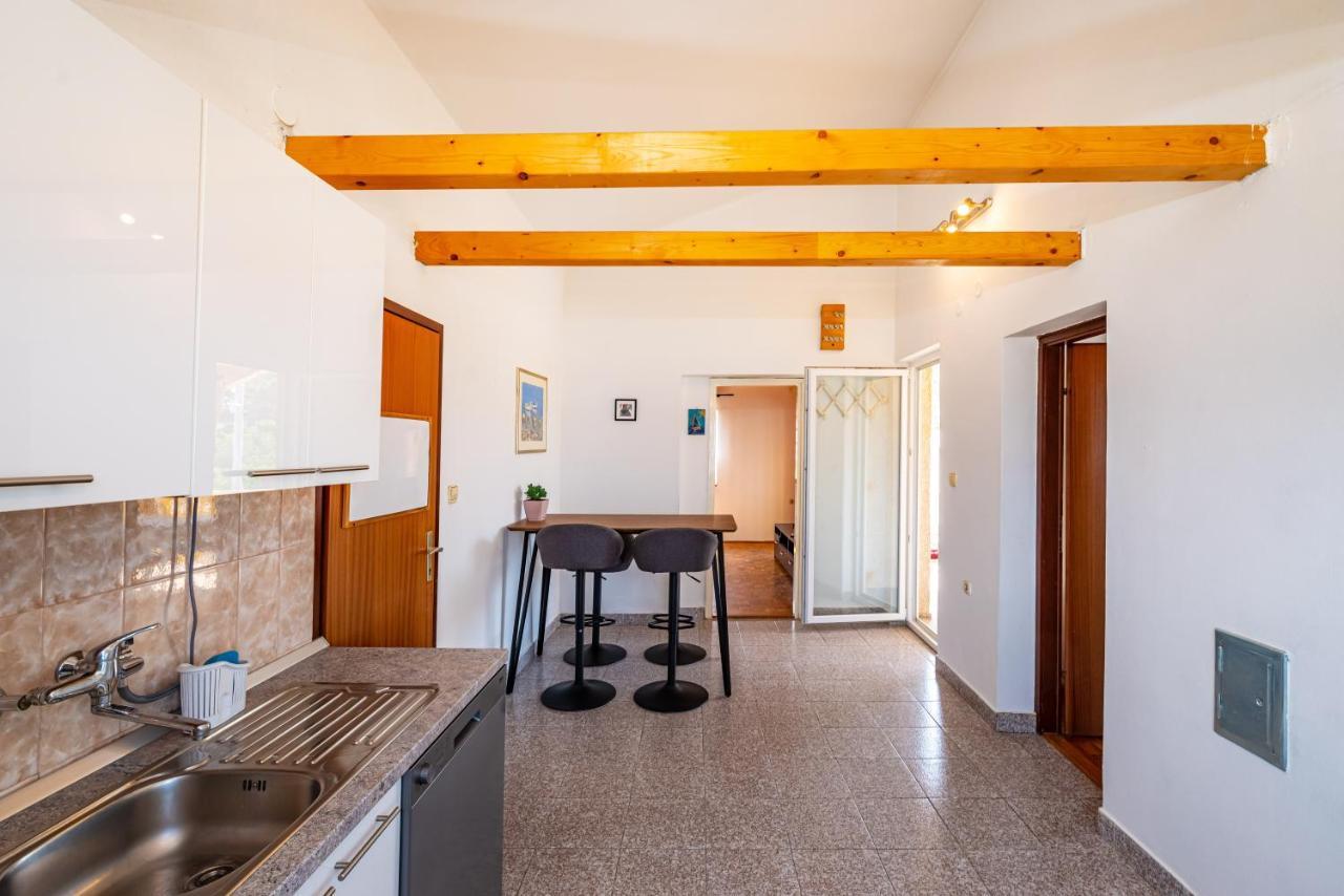 Apartment Sea And Mountain With Pool Novigrad (Dalmatia) Room photo