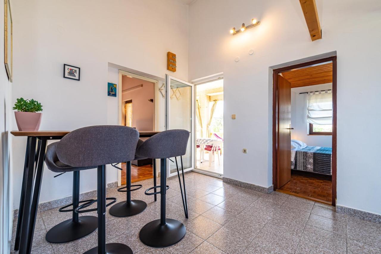 Apartment Sea And Mountain With Pool Novigrad (Dalmatia) Room photo