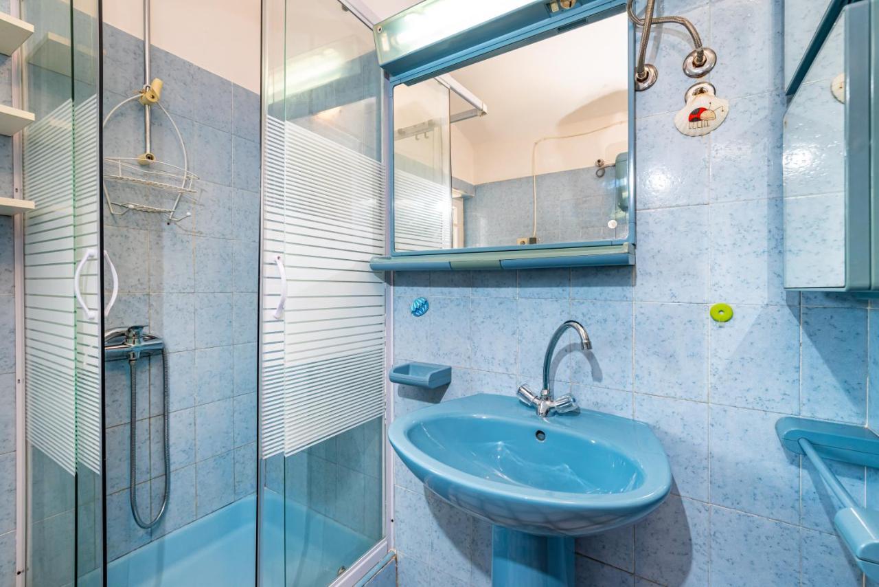 Apartment Sea And Mountain With Pool Novigrad (Dalmatia) Room photo