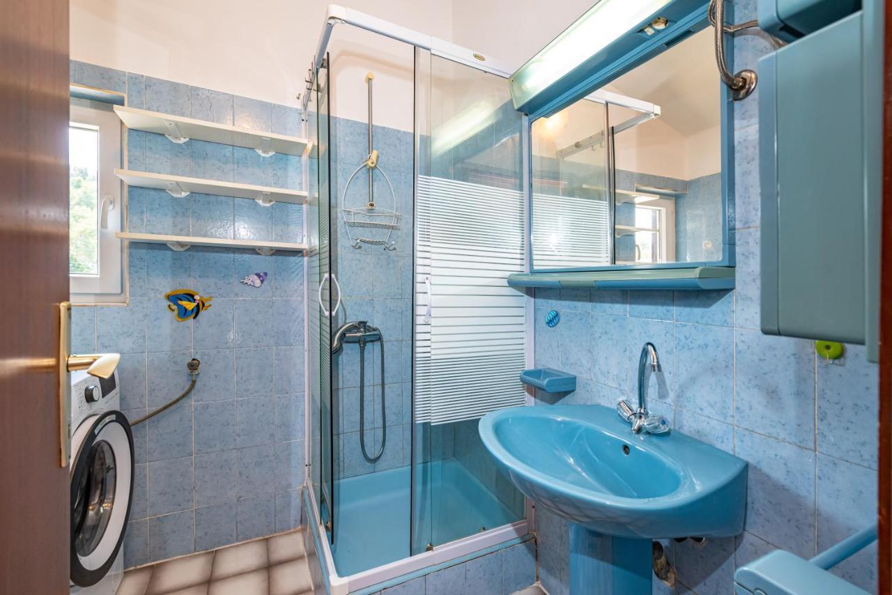 Apartment Sea And Mountain With Pool Novigrad (Dalmatia) Room photo