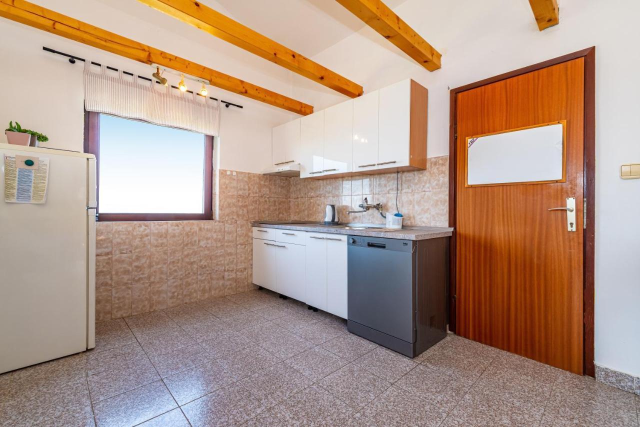 Apartment Sea And Mountain With Pool Novigrad (Dalmatia) Room photo