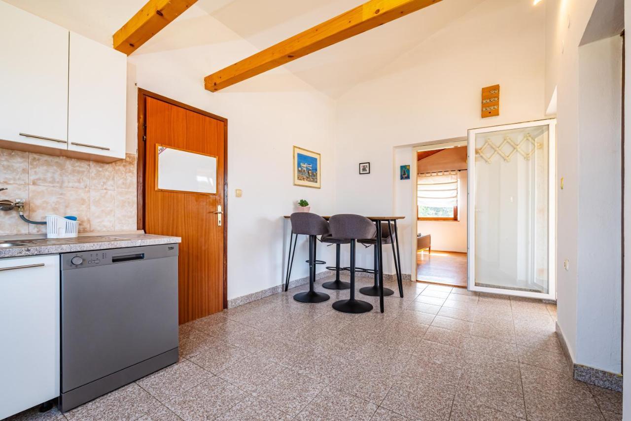 Apartment Sea And Mountain With Pool Novigrad (Dalmatia) Room photo