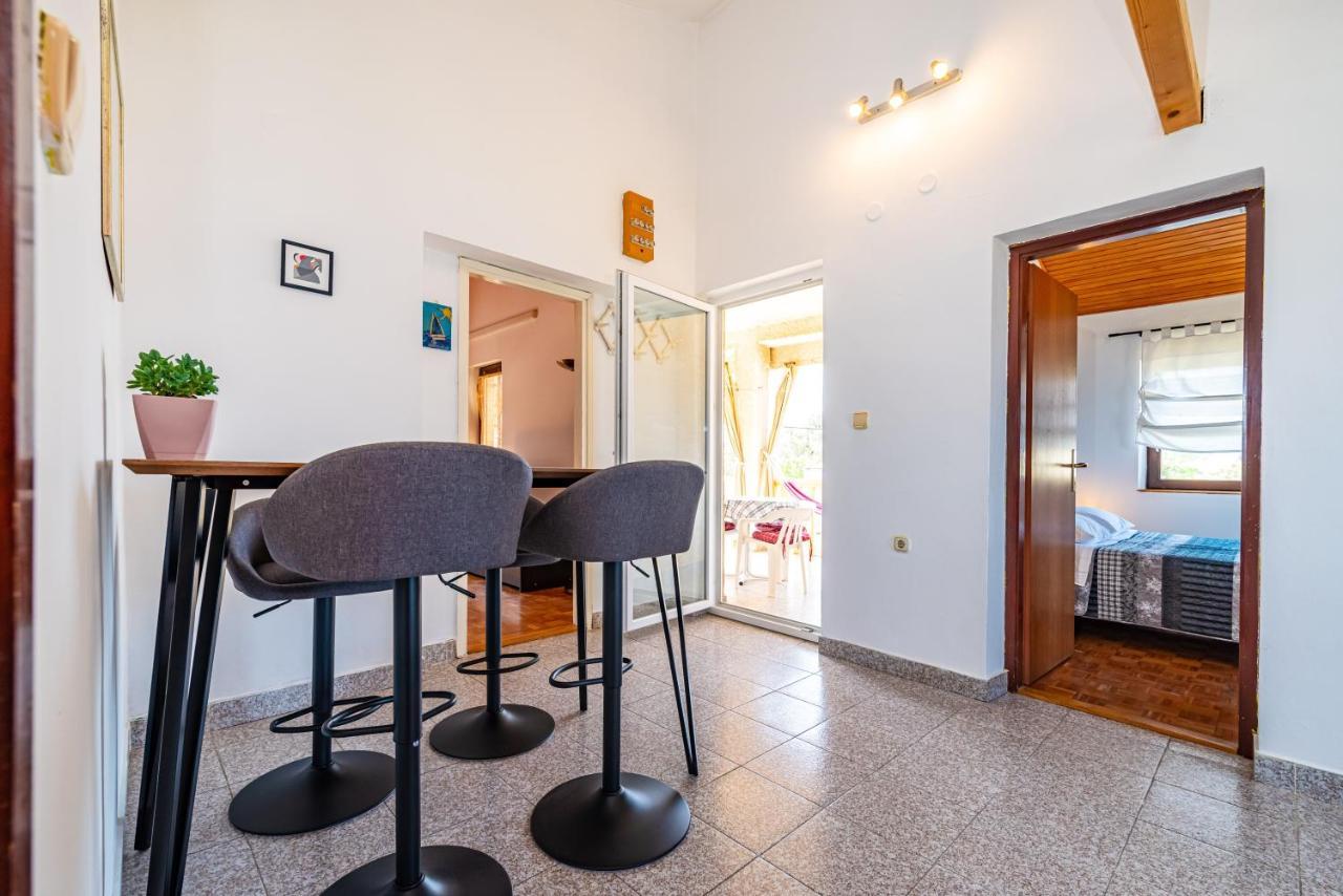 Apartment Sea And Mountain With Pool Novigrad (Dalmatia) Room photo