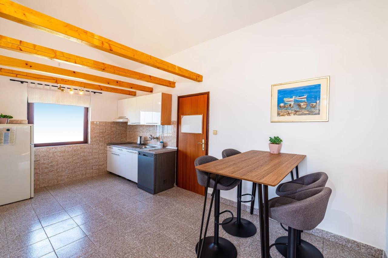 Apartment Sea And Mountain With Pool Novigrad (Dalmatia) Exterior photo