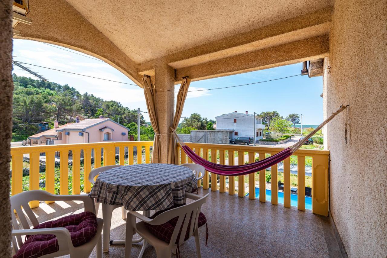 Apartment Sea And Mountain With Pool Novigrad (Dalmatia) Exterior photo