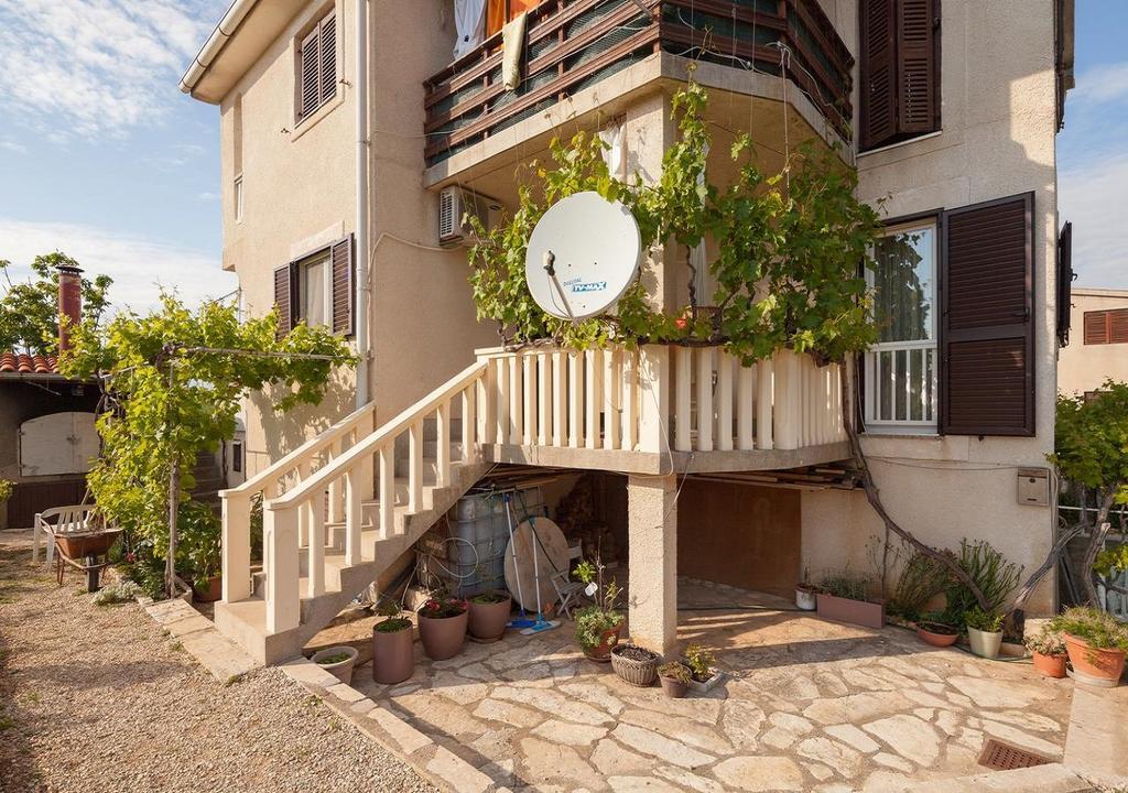 Apartment Sea And Mountain With Pool Novigrad (Dalmatia) Exterior photo