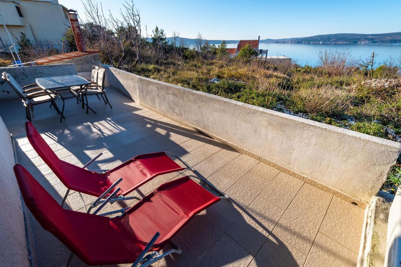 Apartment Sea And Mountain With Pool Novigrad (Dalmatia) Exterior photo
